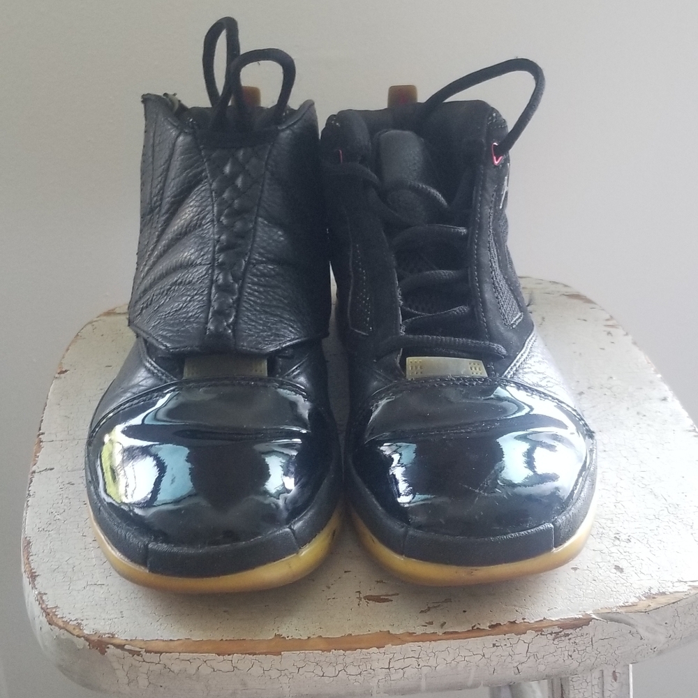 Jordan 16 (XVI) Sneakers